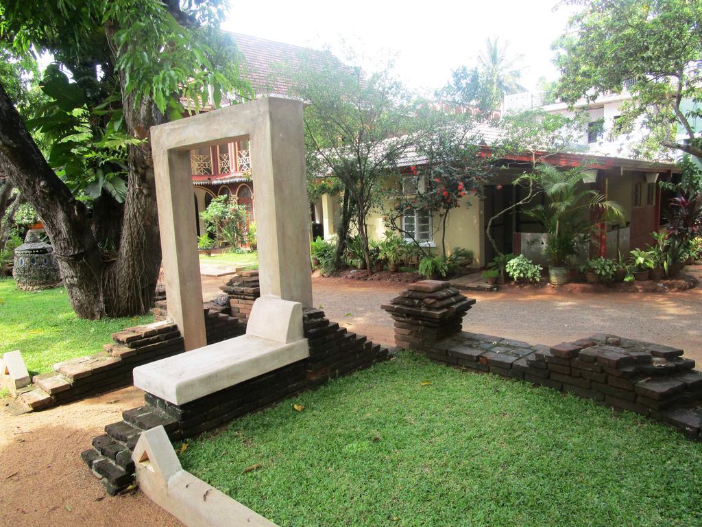 Hotel Shalini Anuradhapura Exterior photo